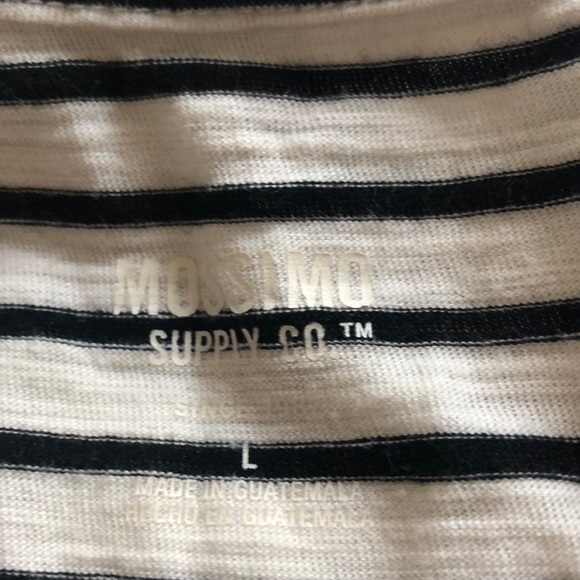 ❗️🆕 Low Price❗️ Mossimo Striped V-neck T-shirt - Picture 4 of 5